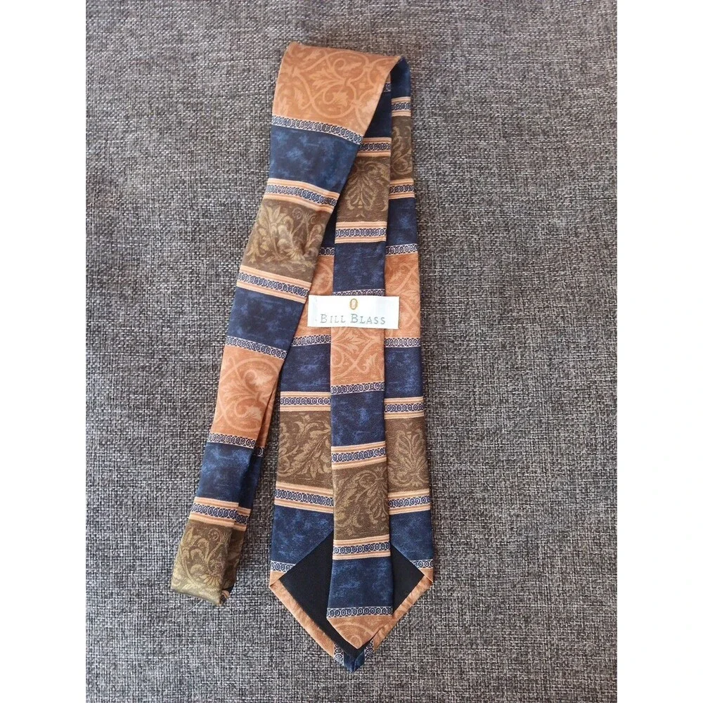 Tie 70s 80s 90s Y2K Mens Bill Blass Silk Blue Gold Stripe 3.75 Wide 58 Long